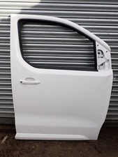 VAUXHALL VIVARO 2020 FRONT RIGHT DRIVER SIDE DOOR IN WHITE OSF