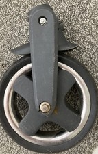 Oyster pushchair front  Wheels