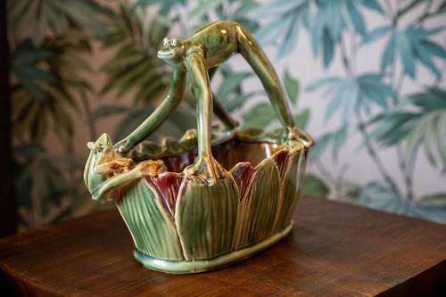 Vintage majolica style frog - style,