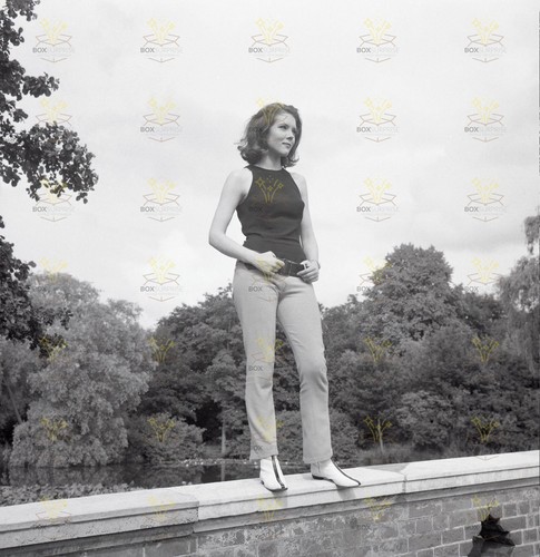 Rare diana rigg - rare,