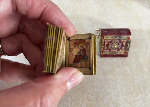 Miniature dolls house - dolls,