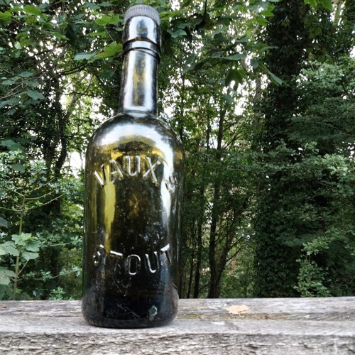 Vaux stout bottle pint - stout,