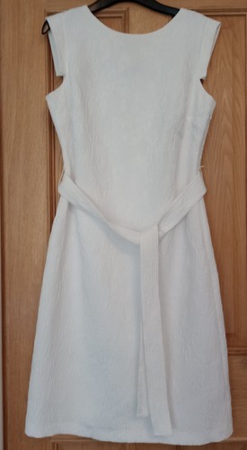 Per una white sleeveless - -,