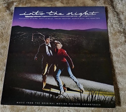 Into the night - nm/nm.,