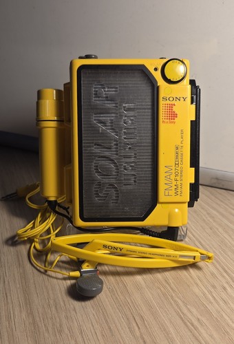 Rare sony f107 solar sports - wm-f107,