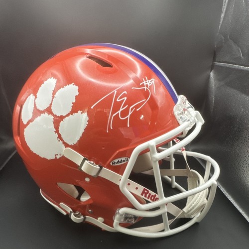 Travis etienne autographed - travis,