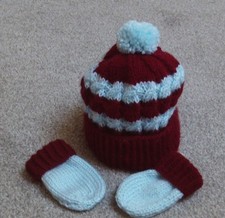 B.NEW  WEST HAM FOOTBALL  BABY BOY'S BOBBLE HAT -0-3 MONTHS - HAND KNITTED