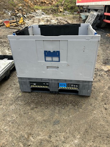 Collapsible dolav bins - collapsible, used