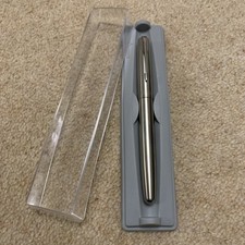 Parker Fountain Pen. In original box, with spare cartridge. Original Parker.
