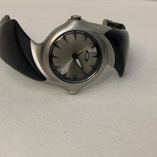 Oakley Crush 2.0 Watch Silver & Black ( New Battery)