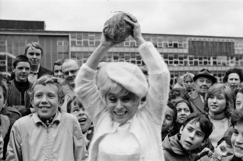Actress barbara windsor was - barbara,