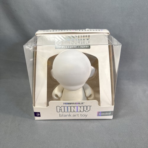 Kidrobot munnyworld white - kidrobot, 4"