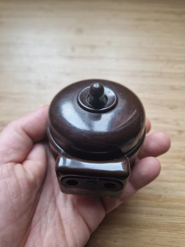 Switched single socket vintage - switched,