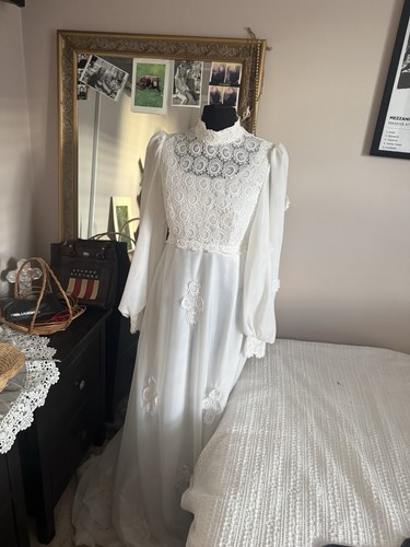 Beautiful vintage 1970s - beautiful,