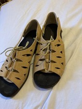 Clarks Springers Women's Tan 4.5 Lace up  Closure Comfy Insole No Wear