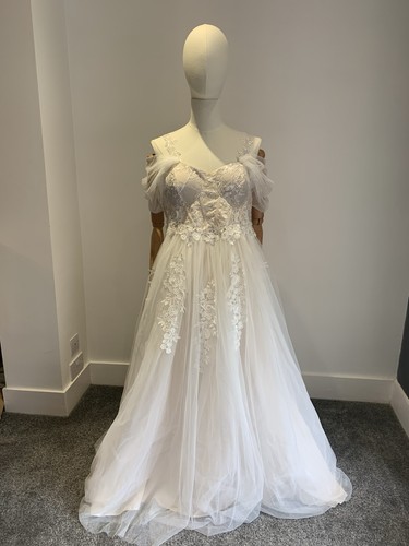 Wedding dress bnwot - dress, unsized