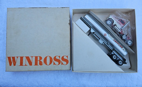 Winross semi truck - 1/64,