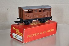 TRIANG R122 BR BROWN CATTLE