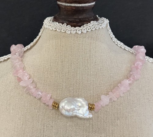 Rose quartz chip necklace - rose, •
