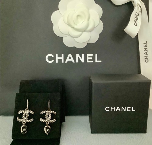 Chanel logo dangle earrings - chanel,