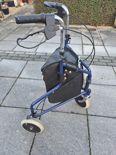 Wheeled folding tri - folding,