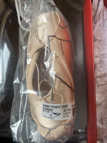 Capezio enni pointe shoe new - capezio,