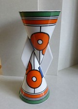 clarice cliff  wedgwood vase circle and squares yo yo vase good condition
