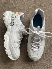 🌸SKECHERS D’LITES WHITE