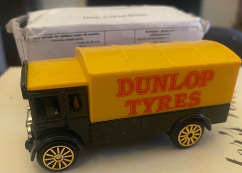 Vintage corgi van dunlop - vintage, a.e.c