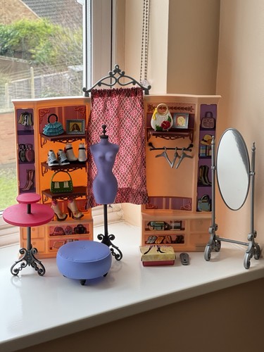 Scene barbie dressing - scene, room