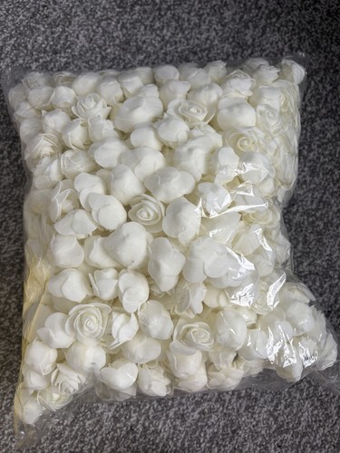 Artificial foam roses - ~, cream