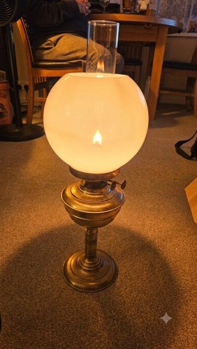 Lovely old oil lamp - , with