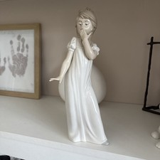 Nao Lladro Porcelain Figure