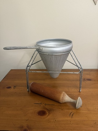Vtg set sieve colander - 3,