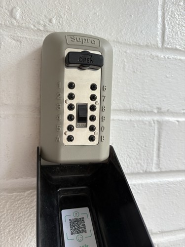 Key lock box wall - box, mounted