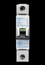 GENERAL ELECTRIC 32 AMP CURVE
