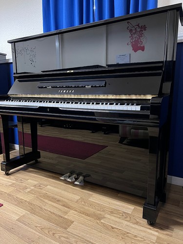 Yamaha upright piano - yamaha, 1986