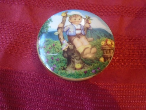 Hummel music box apple - box,