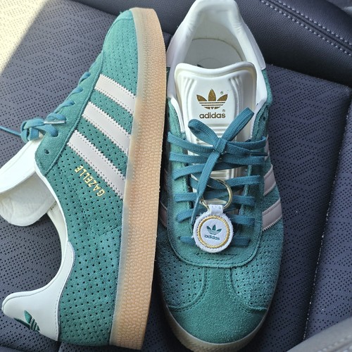 Nwob men adidas gazelle - 10.5,