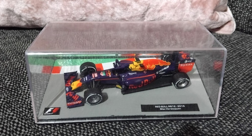 Red bull rb12 - bull, max