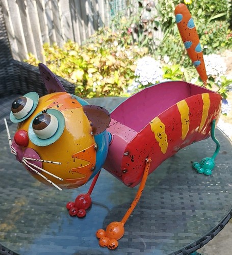 Metal cat planter made - cat,