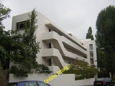 Photo 6x4 Isokon flats, Lawn