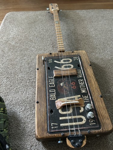 Cigar box guitar - box,