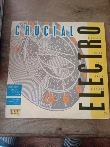 Crucial electro volume - crucial, 1