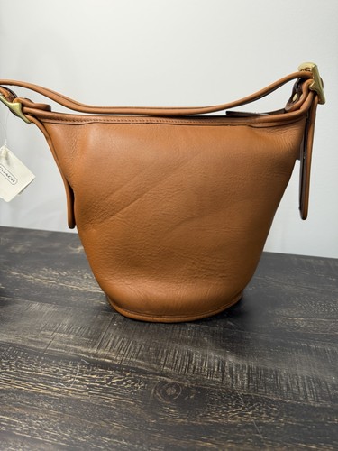 Nwt vtg coach maggie duffle - nwt,