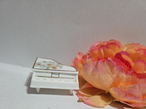Vintage newhall porcelain - newhall,