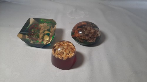 Three lucite - x,