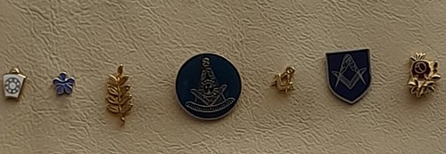 Lot masonic lapel pin - of,