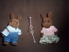 Two Vintage Sylvanian Families Wildwood Rabbits Plus Glasses