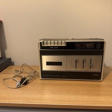 PORTABLE CASSETTE RECORDER